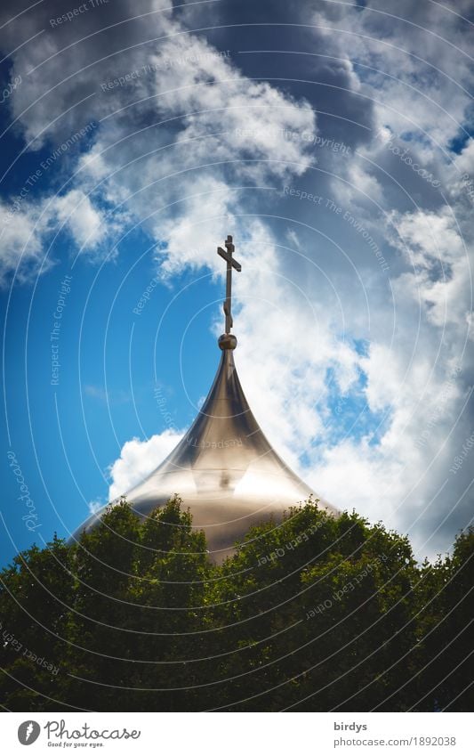 Kirche in Paris Himmel Wolken Gewitterwolken Sonnenlicht Sommer Baum Frankreich Sehenswürdigkeit Kreuz glänzend ästhetisch außergewöhnlich Kraft