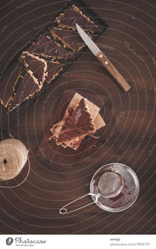 Quinoa-Ecken Kuchen Dessert Süßwaren Schokolade Ernährung Slowfood Fingerfood lecker süß braun Farbfoto Gedeckte Farben Innenaufnahme Menschenleer Tag