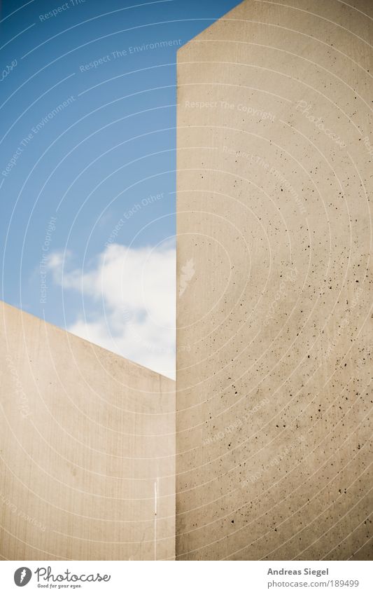 Himmel über Berlin Sightseeing Städtereise Kunst Kunstwerk Holocaustgedenkstätte Wolken Mauer Wand Sehenswürdigkeit Denkmal Stein Beton außergewöhnlich eckig