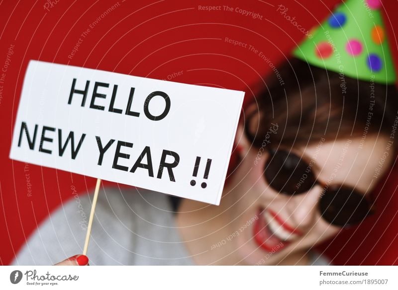 Hello New Year feminin Junge Frau Jugendliche Erwachsene 1 Mensch 13-18 Jahre 18-30 Jahre 30-45 Jahre Freude Party Feste & Feiern Partygast Partystimmung