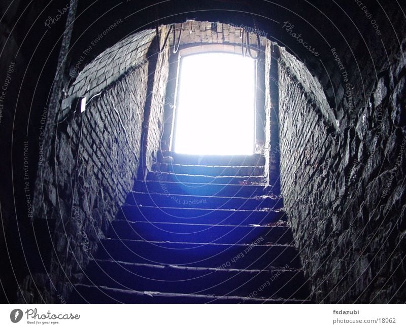 Katakomben_Darmstadt Tunnel dunkel Keller grauenvoll historisch Gang Hölen Treppe Kellertür Kellertreppe Tag