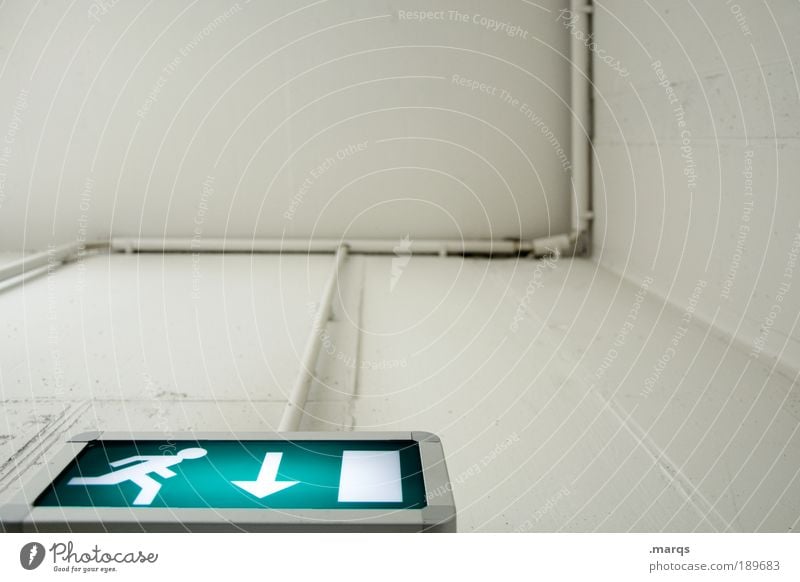 Fluchtgedanken Stil Innenarchitektur Architektur Mauer Wand Zeichen Hinweisschild Warnschild Pfeil rennen kalt Sauberkeit grün weiß Gefühle Angst Platzangst