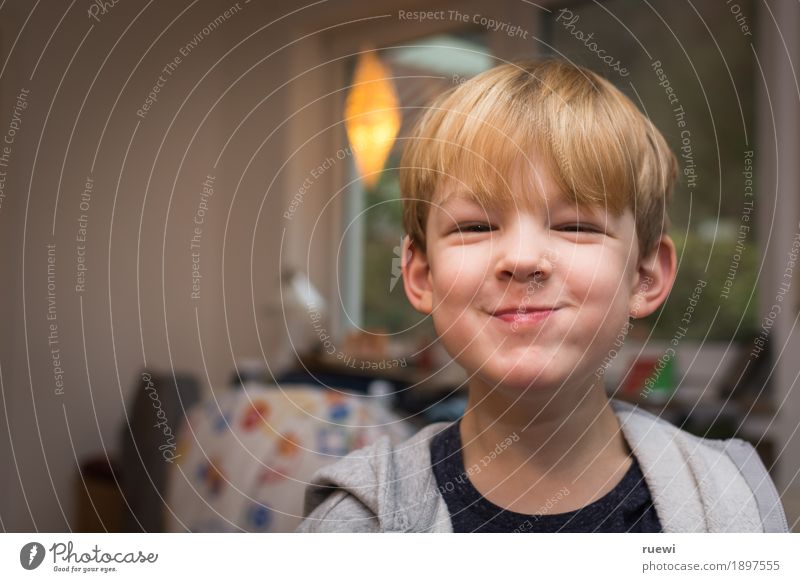 Lach mal wieder Essen Kind Schulkind Junge Kopf Gesicht 1 Mensch 3-8 Jahre Kindheit 8-13 Jahre blond Lächeln lachen Glück lustig Gefühle Stimmung Freude