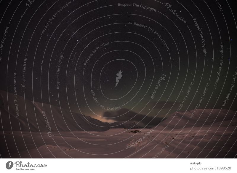 Winter Stern Nacht Aurora Landschaft Nachthimmel Eis Frost Schnee Nordlicht Hügel Felsen Farbfoto Außenaufnahme Menschenleer Gegenlicht Weitwinkel