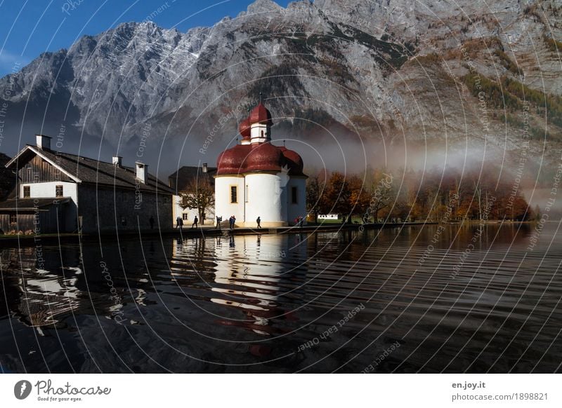 Ankommen Ferien & Urlaub & Reisen Tourismus Ausflug Berge u. Gebirge Herbst Nebel Park Felsen Alpen Berchtesgadener Alpen Watzmann Wellen Seeufer Königssee