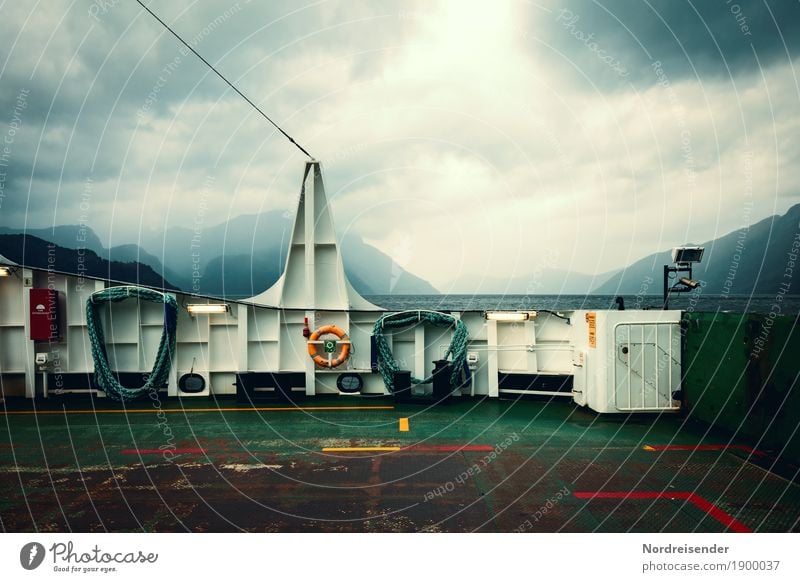 Ghost Ship Ferne Sightseeing Meer Beruf Güterverkehr & Logistik Landschaft Urelemente Luft Wasser Himmel Wolken Gewitterwolken Klima schlechtes Wetter Unwetter