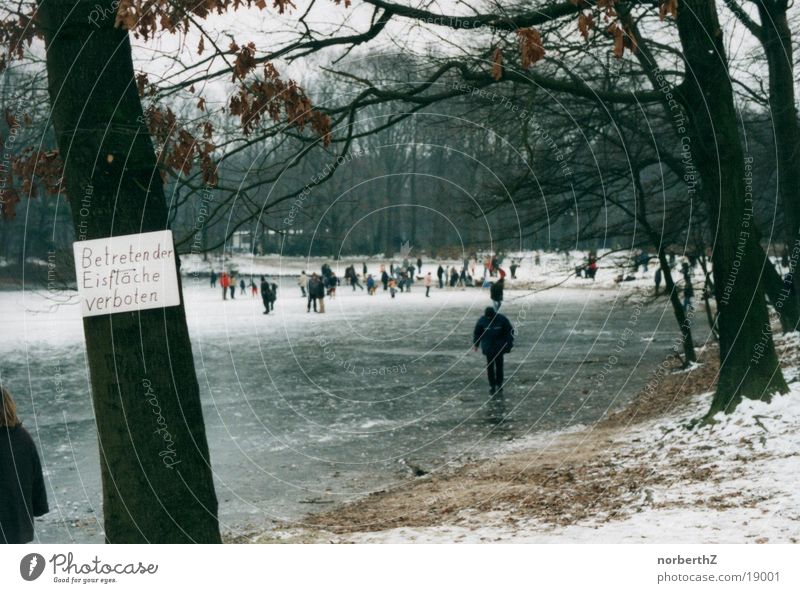 Eisfläche Ironie Verbote Menschengruppe