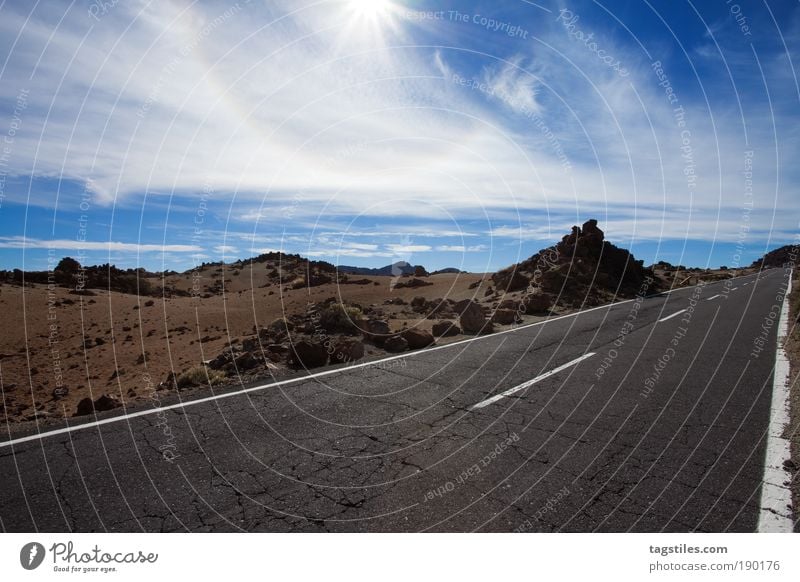 ZAHN DER ZEIT Teneriffa Kanaren Spanien Insel Straße alt Riss Steinwüste Wüste vulkanisch Hochplateau Farbfoto Textfreiraum unten Fluchtpunkt Sonne