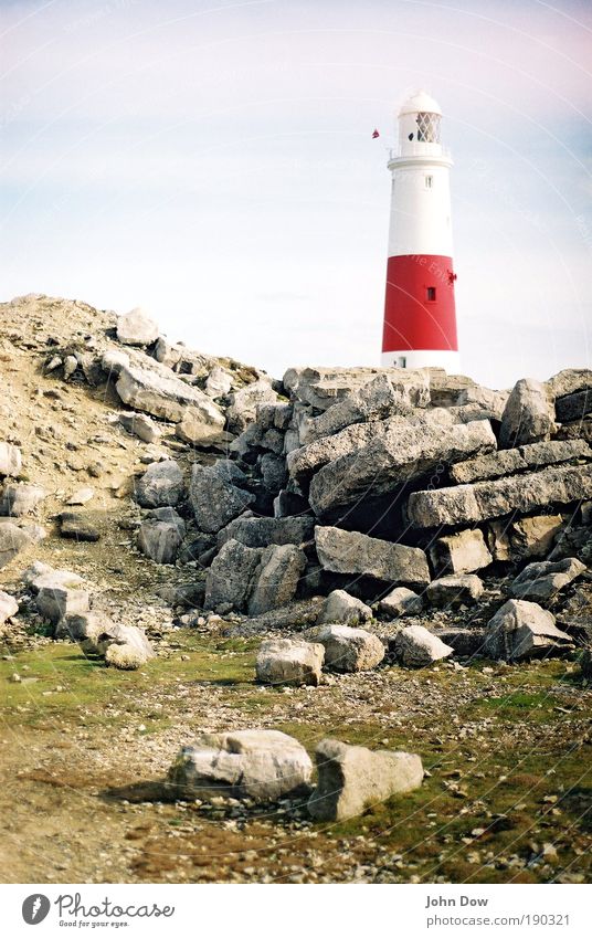 Analoge Navigationshilfe Ferien & Urlaub & Reisen Ausflug Landschaft Himmel Schönes Wetter Hügel Felsen Turm Leuchtturm Architektur Sehenswürdigkeit Sicherheit