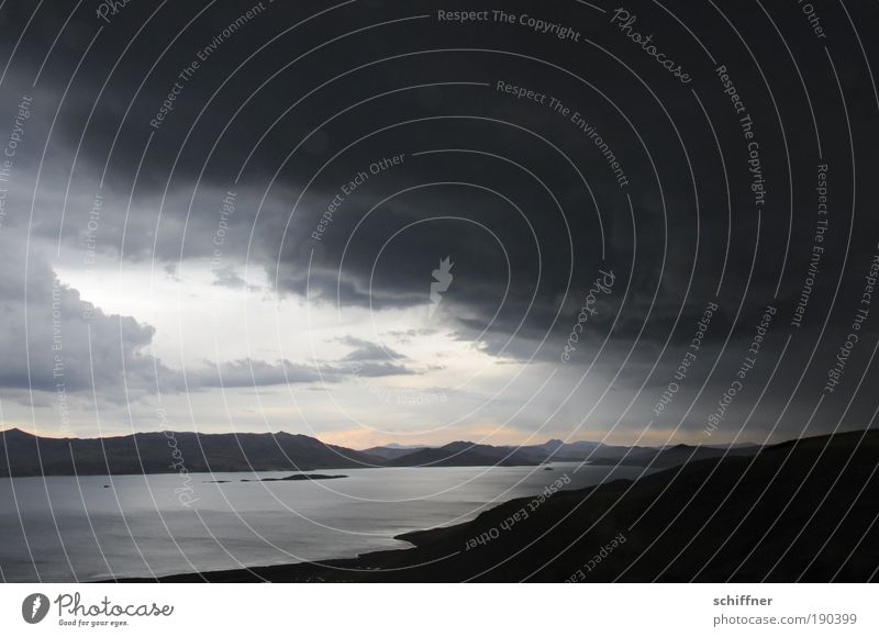 ...es wird Regen geben... Landschaft Wolken Gewitterwolken Horizont Klima Klimawandel schlechtes Wetter Unwetter Wind Sturm Hügel Berge u. Gebirge Vulkan