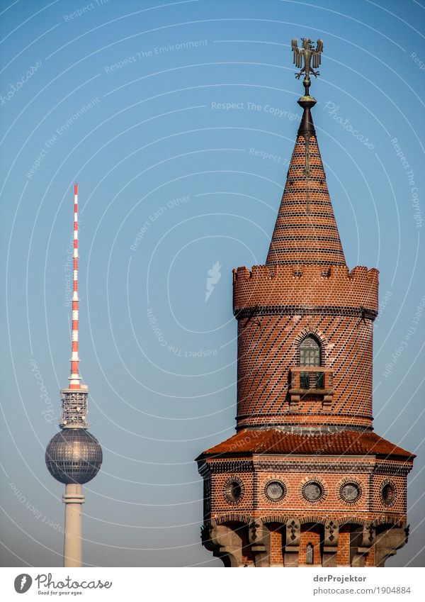 Blick auf die Oberbaumbrücke mit Fernsehturm II metropole Freiheit Großstadt Berlin Zentrum Panorama (Aussicht) Sonnenstrahlen urban Schönes Wetter Stadtleben