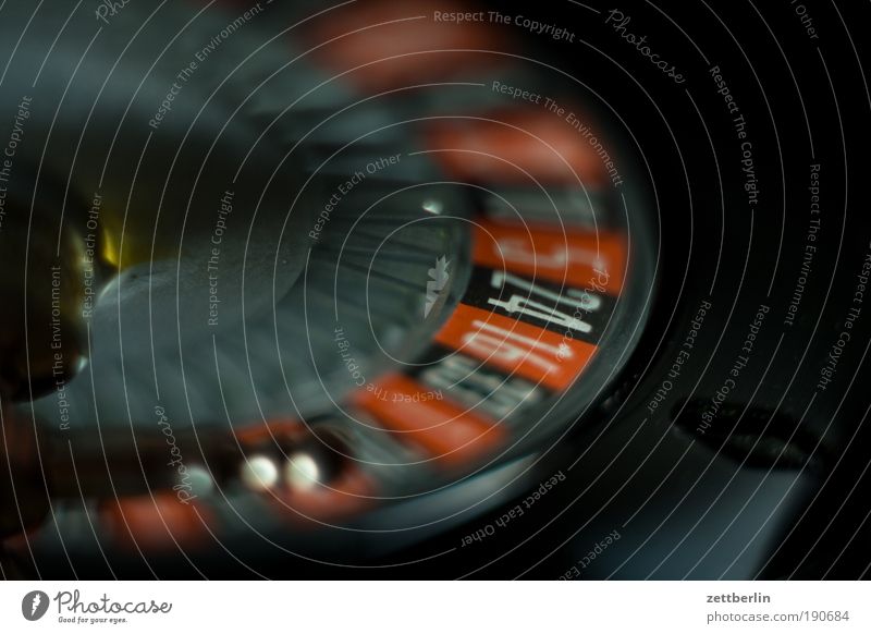 Roulette Glück Spielen Glücksspiel Ziffern & Zahlen Kugel dunkel Gesellschaftsspiele Spielkasino einbringen Kreisel Drehung rotieren nichts geht mehr