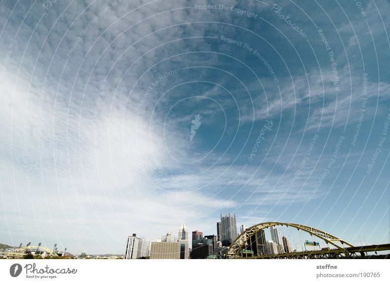 stahlblau Himmel Schönes Wetter pittsburgh USA Skyline Hochhaus Brücke Stadt Farbfoto Außenaufnahme Tag Panorama (Aussicht) Weitwinkel