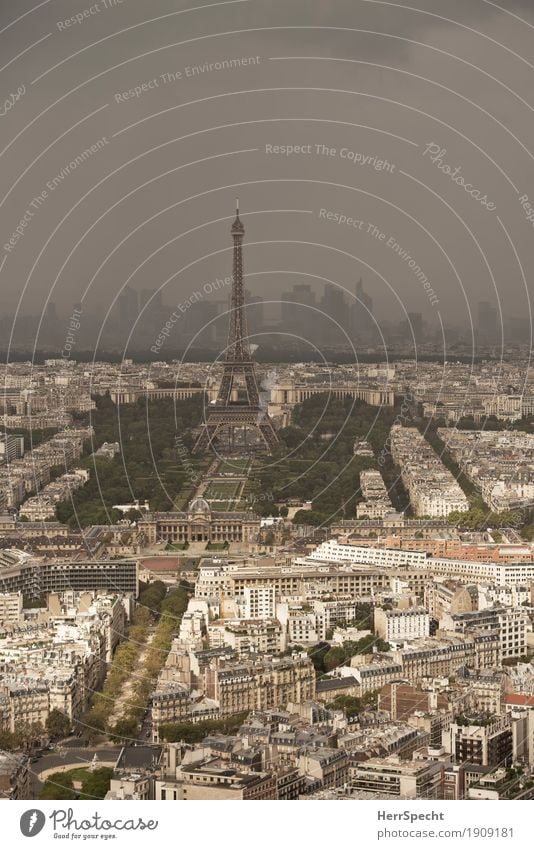 Schlechtwetter über La Défence Sommer Wetter Schönes Wetter schlechtes Wetter Unwetter Gewitter Paris Frankreich Stadtzentrum Skyline Haus Hochhaus Gebäude