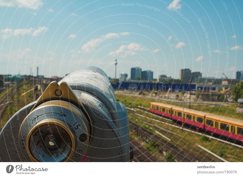 Fernrohr Teleskop Fernglas überblicken Überblick Orientierung Berlin S-Bahn Eisenbahn Gleise Bahnhof Verkehr Güterverkehr & Logistik Personenverkehr Skyline