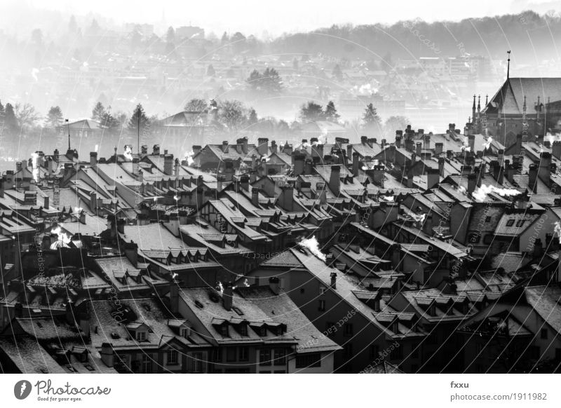 Berner Altstadt Schweiz Stadt Hauptstadt Stadtzentrum Menschenleer Haus Architektur Dach Schornstein alt Stimmung ruhig Schwarzweißfoto Außenaufnahme