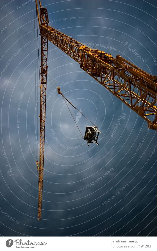 Up in the Sky Baustelle Arbeit & Erwerbstätigkeit Werkzeug Kreissäge Säge Technik & Technologie Industrie Himmel Wolken Kran hängen schaukeln warten bedrohlich