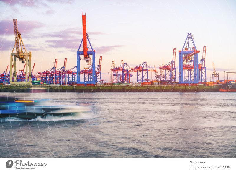 Hamburg harbour Maschine High-Tech Industrie Wasser Hafen Architektur Schifffahrt Binnenschifffahrt Passagierschiff Containerschiff Wasserfahrzeug groß blau rot