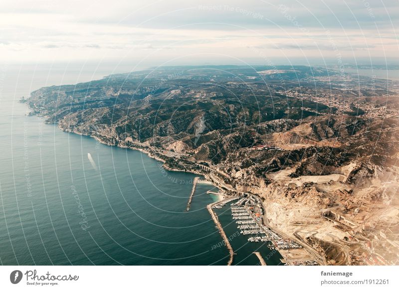 Les Riaux Umwelt Natur Landschaft Urelemente Erde Luft Wasser Horizont Sommer Schönes Wetter Hügel Berge u. Gebirge Wellen Küste Strand schön Marseille Hafen