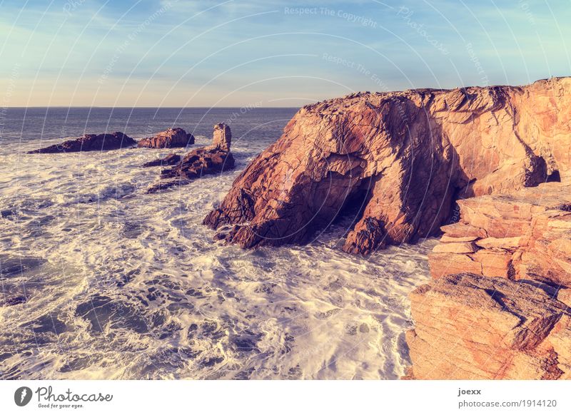 Wieviele Geheimnisse Natur Wasser Himmel Schönes Wetter Felsen Wellen Küste Meer groß maritim natürlich Wärme wild blau braun weiß Horizont Farbfoto