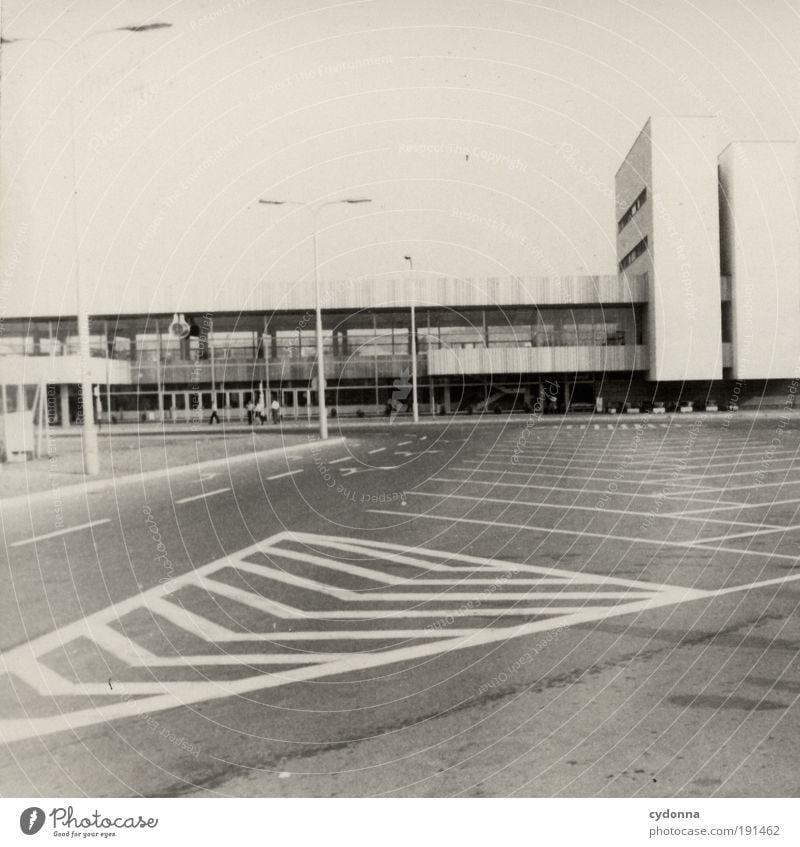 Linienführung Stadt Gebäude Architektur Fassade Straße Wege & Pfade ästhetisch Bildung Design einzigartig Gesellschaft (Soziologie) Idee Leben Nostalgie planen