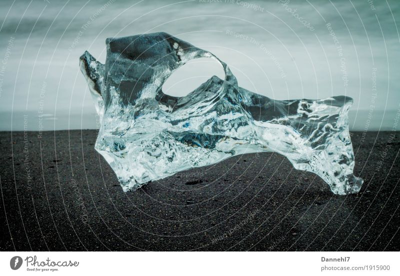 Eis am Strand Umwelt Natur Landschaft Sand Wasser frieren liegen kaputt blau schwarz Coolness bizarr kalt Speiseeis Skulptur Strukturen & Formen abstrakt