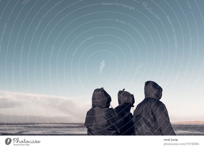 Augen rechts Ausflug Strand Mensch Oberkörper 3 Menschengruppe Landschaft Himmel Sturm Küste Nordsee Horizont St. Peter-Ording Anorak Kapuze frieren Blick kalt