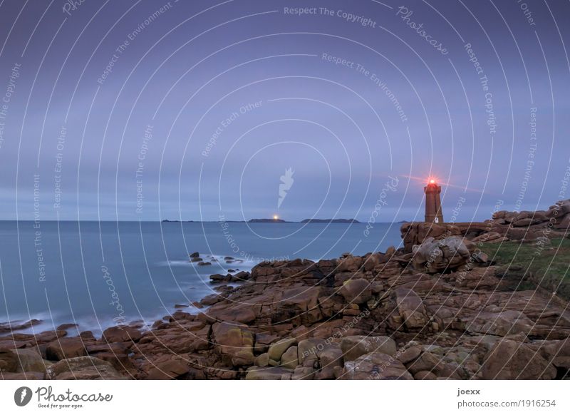 Phare de Ploumanac’h Ferien & Urlaub & Reisen Tourismus Landschaft Himmel Horizont Felsen Wellen Küste Meer Leuchtturm Sehenswürdigkeit historisch maritim