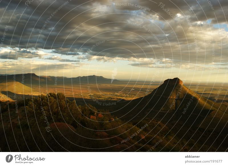 Weites Land Umwelt Natur Landschaft Pflanze Urelemente Erde Sand Himmel Wolken Sommer Klima Wetter Schönes Wetter Wärme Dürre Hügel Berge u. Gebirge Wüste Ferne