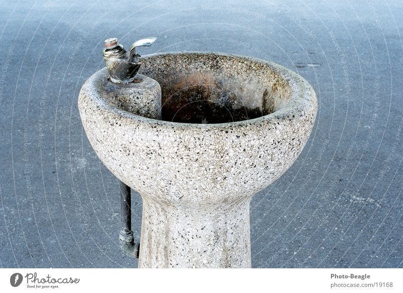 Trinkbrunnen Brunnen Trinkwasser Wasser Getränk springen Verkehr trinkbrunnen steinbrunnen Stein water drinking drinking water potable water stone fountain eau