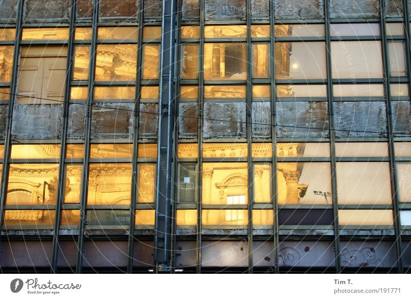 jetzt ist er weg .... Deutschland Hauptstadt Menschenleer Dom Ruine Gebäude Architektur Mauer Wand Fassade Fenster Sehenswürdigkeit Wahrzeichen Denkmal