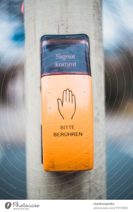 Ampelsignal Bitte berühren kaufen Ausflug Technik & Technologie Industrie Verkehr Verkehrswege Personenverkehr Öffentlicher Personennahverkehr Berufsverkehr