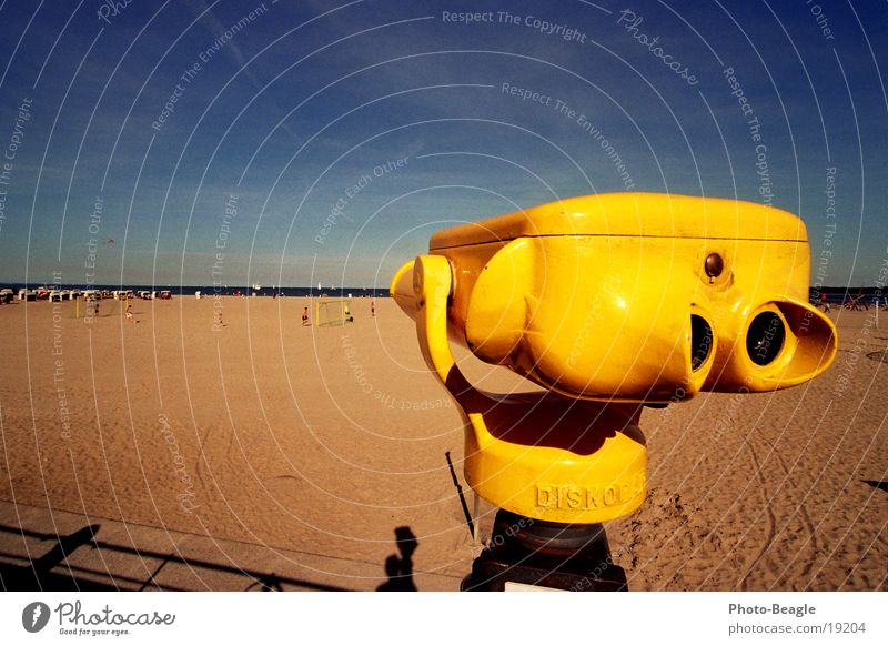 Teurer Weitblick II Fernglas Teleskop Strand Travemünde Saisonende Aussicht Europa Münz-Fernglas Münz-Teleskop Ostsee Trave-Mündung