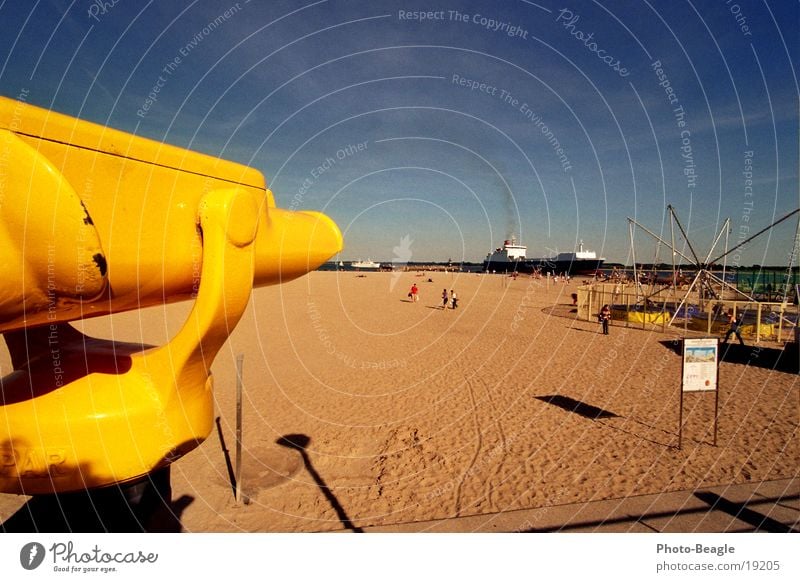 Teurer Weitblick III Fernglas Teleskop Strand Travemünde Saisonende Aussicht Wasserfahrzeug Einlaufen (Schiff) Europa Münz-Fernglas Münz-Teleskop Ostsee