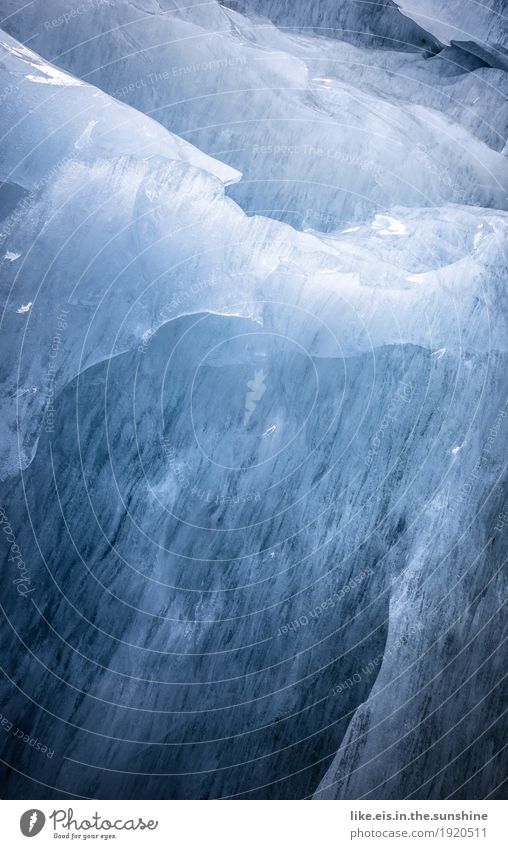 Glazialer Hintergrund. Winter Natur Urelemente Klima Eis Frost kalt Gletscher Gletschereis Gletschertor Gletscherwanderung Gletscherspalte blau gefroren Island