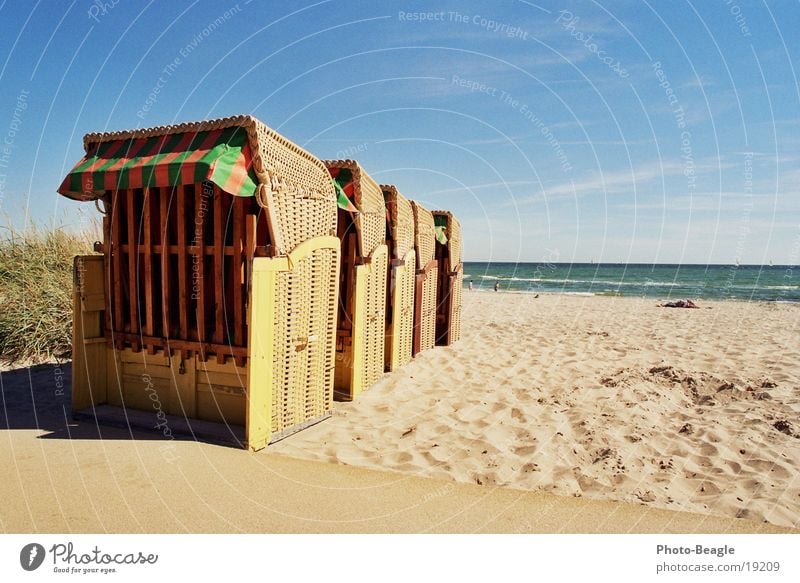 Saisonende die zweite. Strandkorb Ferien & Urlaub & Reisen See Meer Ende vergangen Europa Sand Wasser Ostsee Aus Das wars Und Tschüß sea seaside ocean wave