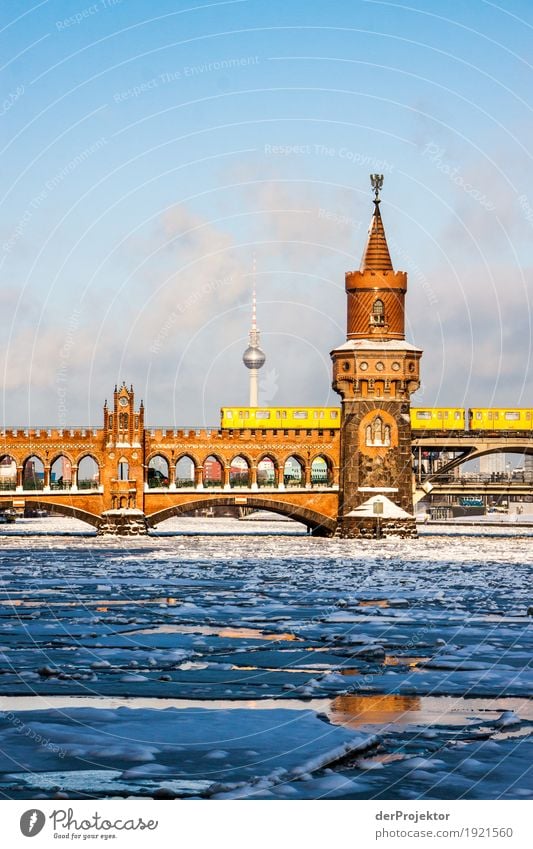 Oberbaumbrücke im Winter I Totale Starke Tiefenschärfe Sonnenstrahlen Sonnenlicht Reflexion & Spiegelung Kontrast Schatten Außenaufnahme Textfreiraum unten