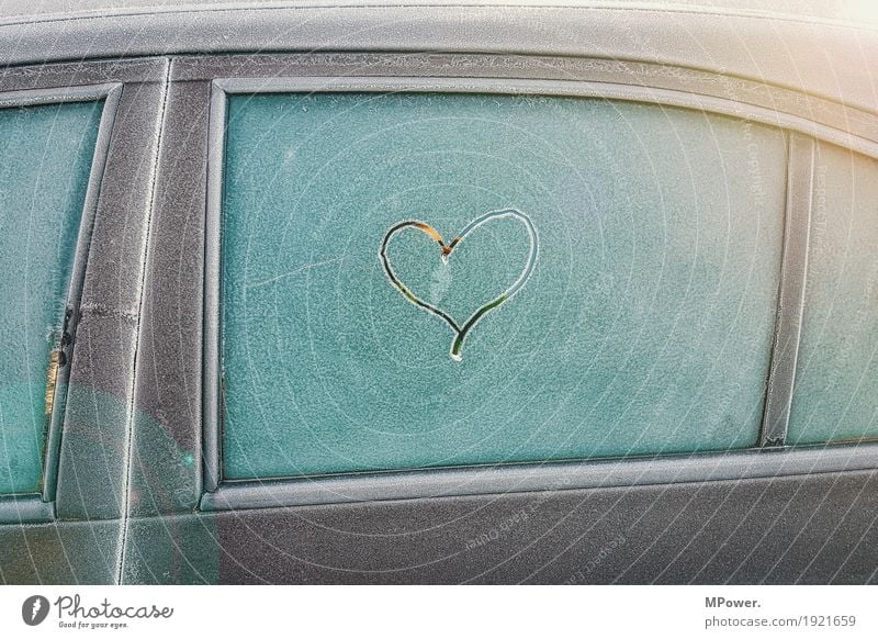 kaltes herz PKW Frost Herz Fensterscheibe Eis Winter Liebe kratzen Schnee Verkehr Autotür