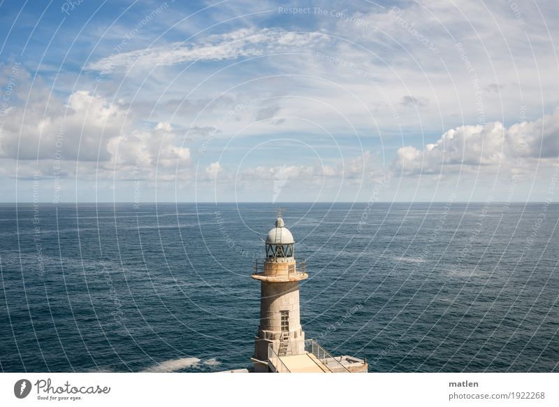 unterm Horizont Landschaft Wasser Himmel Wolken Wetter Schönes Wetter Küste Meer Unendlichkeit blau braun weiß Leuchtturm Baskenland unten Farbfoto