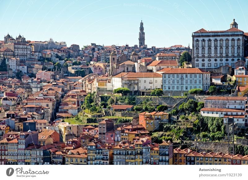 Porto Umwelt Natur Himmel Horizont Portugal Stadt Stadtzentrum Haus Kirche Bauwerk Gebäude Architektur alt blau mehrfarbig rot Reisefotografie Sommer