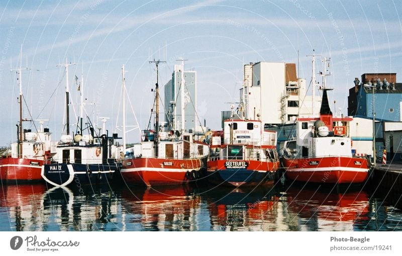 Heiligenhafen Wasserfahrzeug Reflexion & Spiegelung Schifffahrt Hafen Ostsee harbor harbour boat boats ship ships water