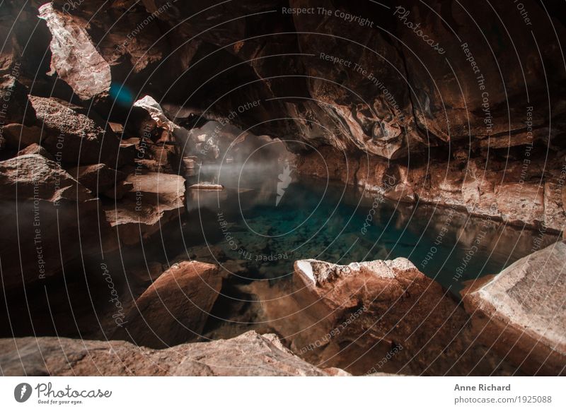 Grjotagja in Iceland Natur Landschaft Urelemente Erde Wasser Felsen Energie ruhig Höhle Island Heisse Quellen Farbfoto Gedeckte Farben mehrfarbig Außenaufnahme