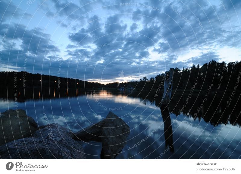 Abendstimmung Natur Landschaft Wasser Himmel Wolken Nachthimmel Sonnenaufgang Sonnenuntergang Sonnenlicht Baum Wald Küste Seeufer blau Gefühle Stimmung