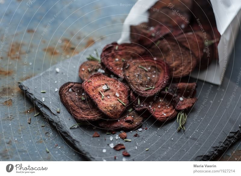 Rote Beete Chips Lebensmittel Gemüse Ernährung Bioprodukte Vegetarische Ernährung Slowfood lecker natürlich trocken getrocknet Rosmarin Salz Gemüsechips