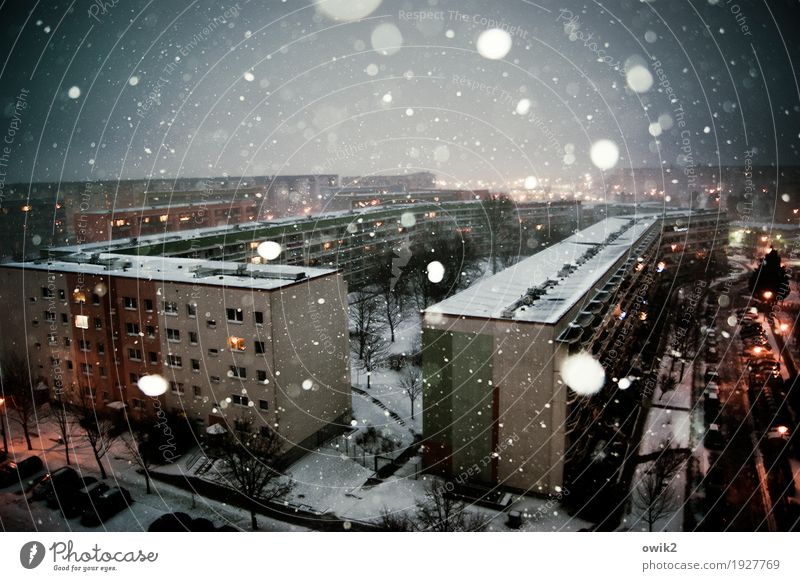 Dauerberieselung Umwelt Natur Himmel Horizont Winter Schönes Wetter Schnee Schneefall Bautzen Lausitz Deutschland Kleinstadt Stadtrand bevölkert Haus Gebäude