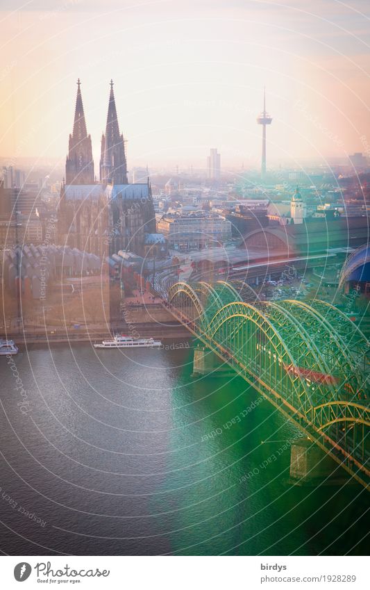 Kölner Dom auf Augenhöhe Ferien & Urlaub & Reisen Sightseeing Städtereise Architektur Fluss Rhein Stadtzentrum Skyline Brücke Fernsehturm Sehenswürdigkeit