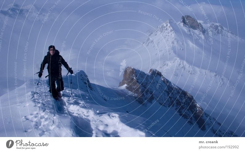 man in black Lifestyle Freizeit & Hobby "Ski Skitour Wandern Bergsteigen" Ferien & Urlaub & Reisen Tourismus Ausflug Abenteuer Freiheit Berge u. Gebirge Sport