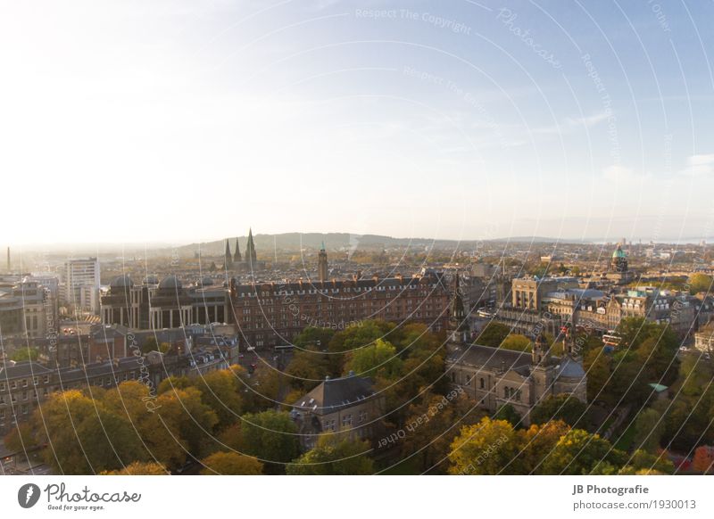 autumn in Edinburgh Natur Landschaft Himmel Sonne Sonnenlicht Stadt Stadtzentrum Altstadt Haus Burg oder Schloss Bauwerk Architektur Sehenswürdigkeit