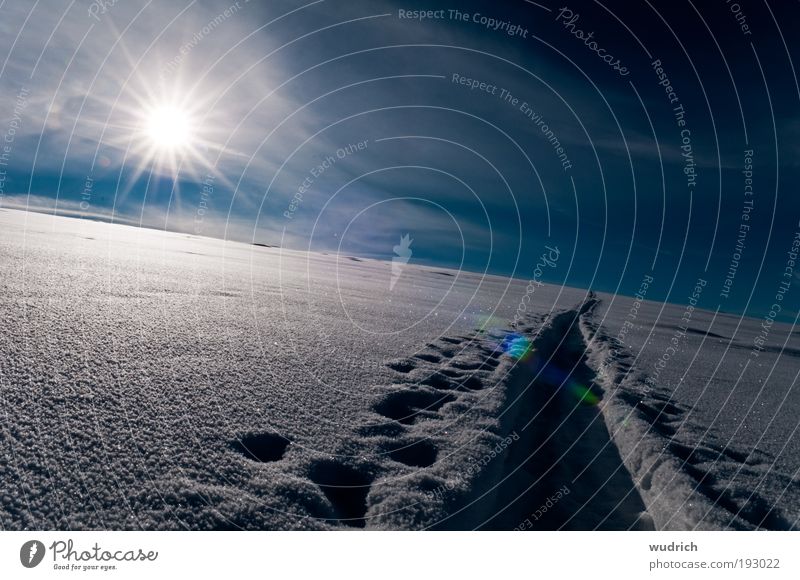 weisse Weite Landschaft Himmel Wolken Sonne Winter Schönes Wetter Eis Frost Schnee bedrohlich Ferne Unendlichkeit trist blau weiß Gefühle Stimmung Hoffnung