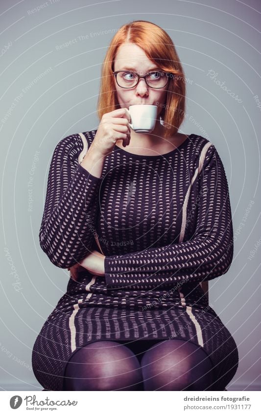 Kaffeepause trinken Heißgetränk Kakao Espresso Tee Lifestyle Leben Wohlgefühl Zufriedenheit feminin Frau Erwachsene Erholung sitzen Erfolg trendy Lebensfreude